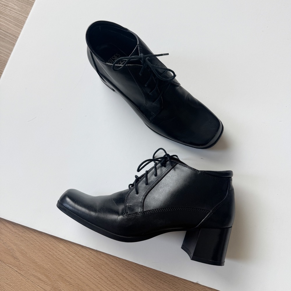 VTG Black Faux Leather Lace Up Block Heel Booties 8.5M Mootsies Tootsies - Picture 9 of 10